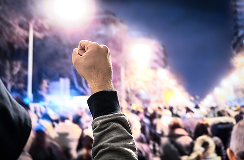 Eine neue Website will in erster Linie Sozialarbeitende und Fachleute aus der Jugendarbeit bei der Früherkennung einer allfälligen Radikalisierung unterstützen. Auch ein Tool wurde dafür entwickelt.