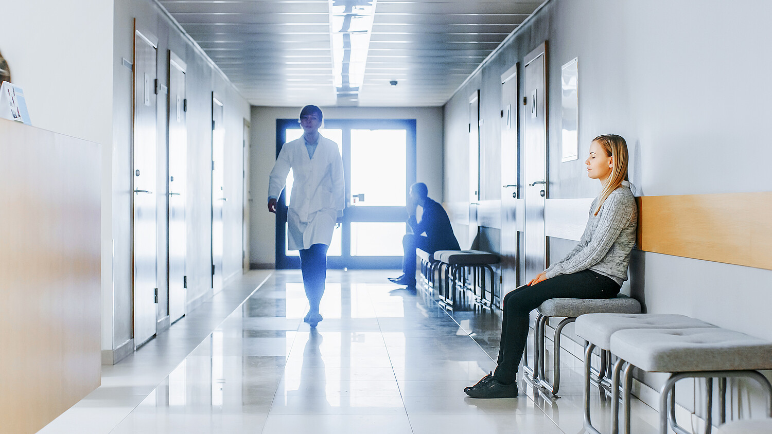 Kranke Arbeitssuchende geraten aufgrund eines angeschlagenen Gesundheitszustands häufig in eine prekäre Lage. 