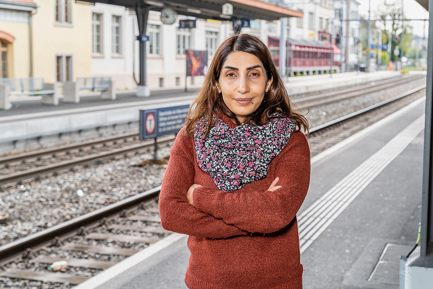 «Die Komplimente und Motivation meiner Beraterin haben mir sehr geholfen. Sie ermutigte mich immer wieder darin, zuversichtlich zu sein, weiterzusuchen und nicht aufzugeben. Sie vermittelte mir den Eindruck, dass auch sie fest daran glaubte.» Farnaz Zare, Detailhandelsassistentin