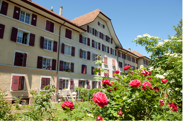 Casanostra hilft Menschen, die auf dem regulären Wohnungsmarkt keine Chance haben, eine Wohnung oder ein Zimmer zu mieten. Der Bedarf an Wohnungen und Wohnbegleitungen nimmt stetig zu.